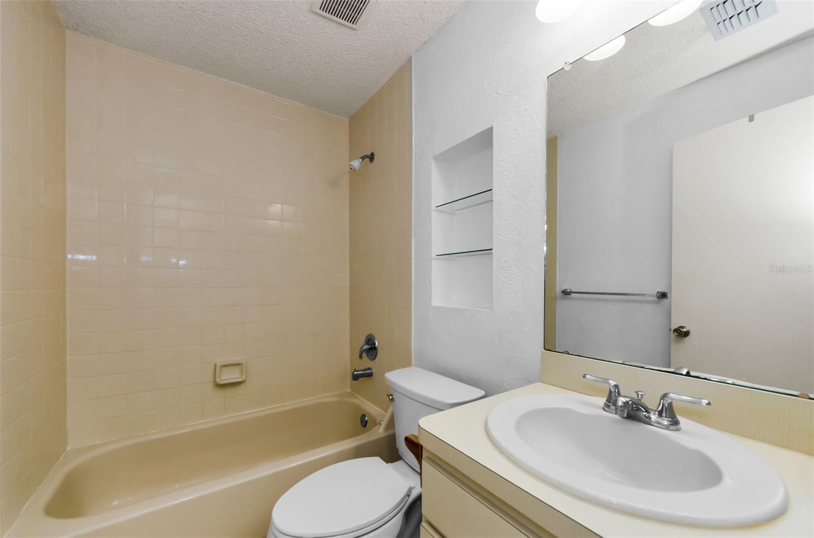 Image 17 of 25 For 1902 Elaine Drive