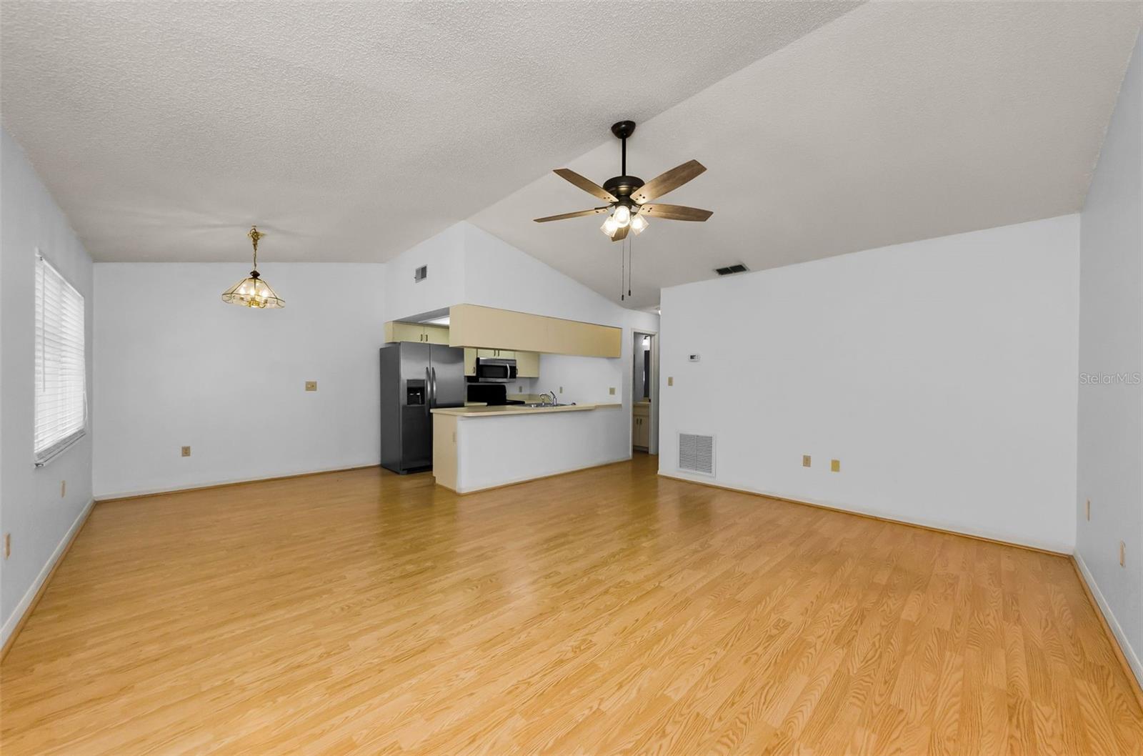 Image 5 of 25 For 1902 Elaine Drive