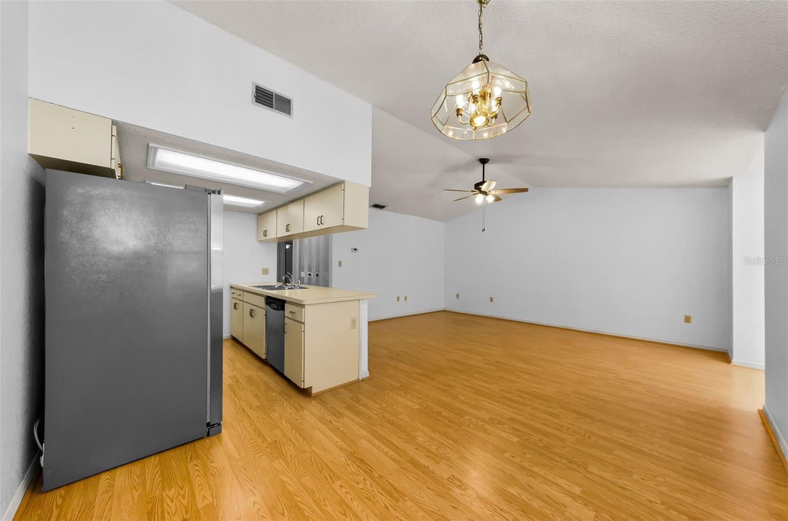 Image 6 of 25 For 1902 Elaine Drive