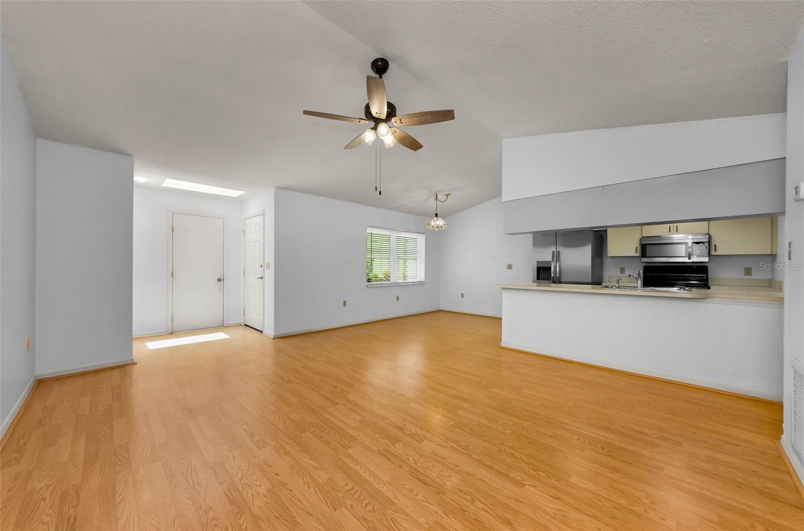 Image 7 of 25 For 1902 Elaine Drive