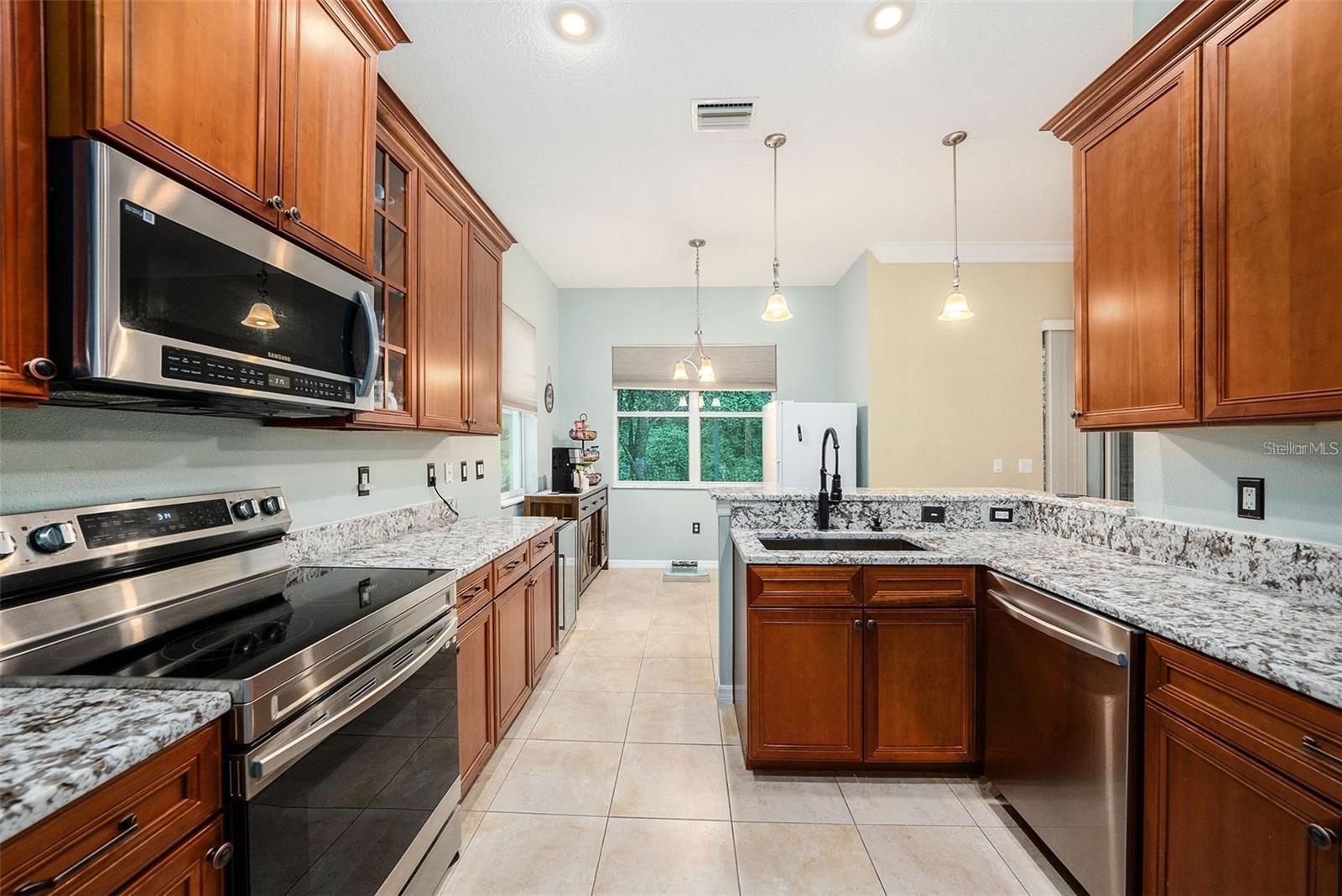 Image 3 of 9 For 11220 Paradise Pointe Way