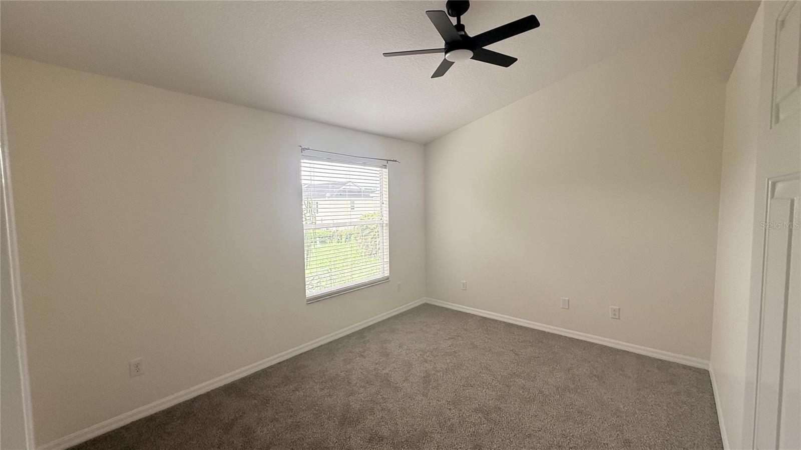 Image 10 of 27 For 12287 Country White Circle