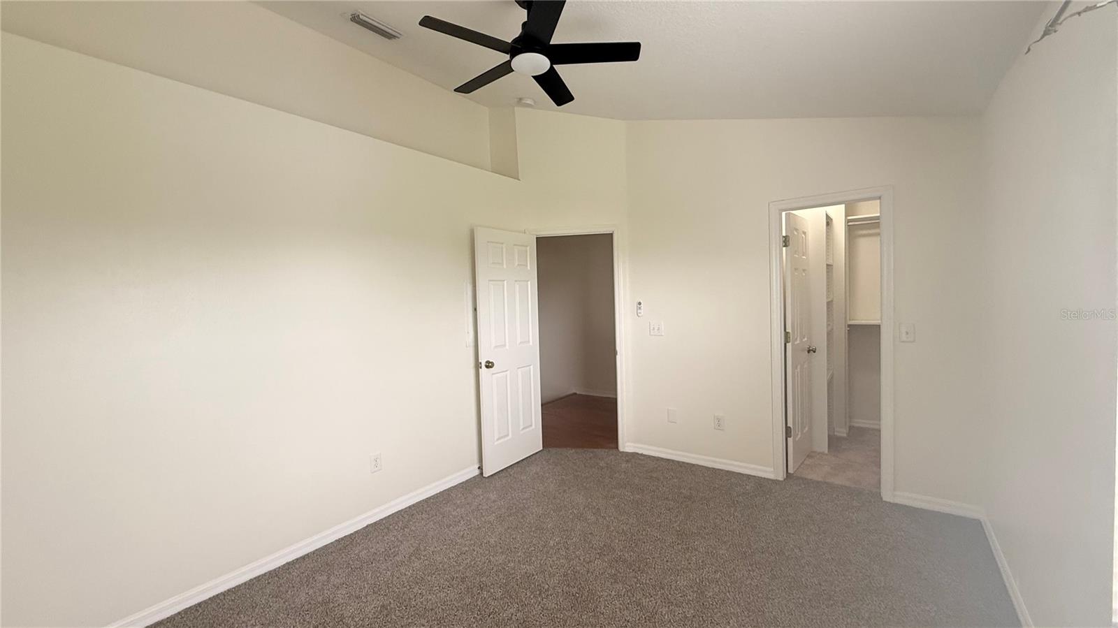 Image 11 of 27 For 12287 Country White Circle