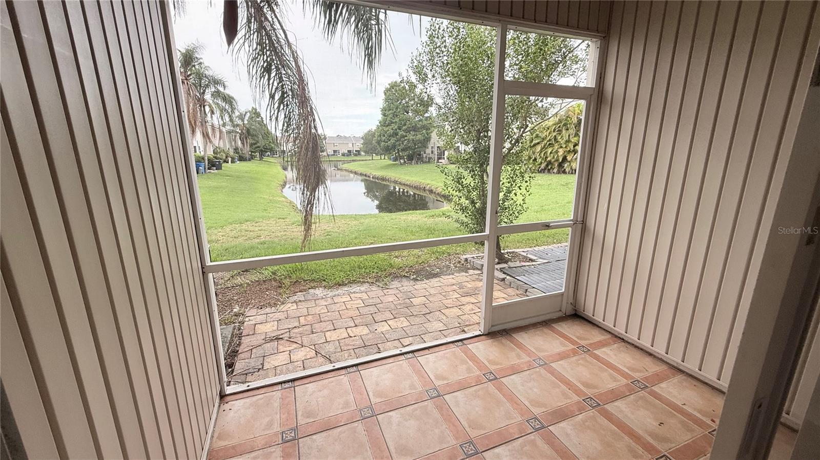 Image 8 of 27 For 12287 Country White Circle