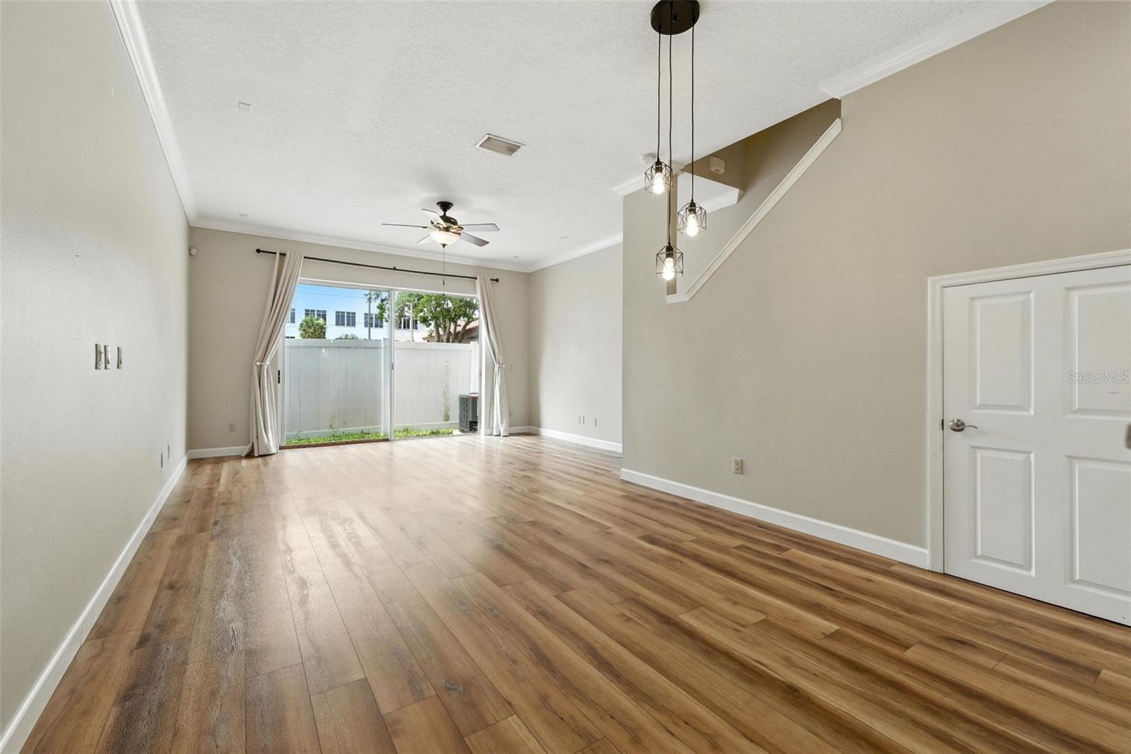 Image 11 of 26 For 212 Dakota Avenue E