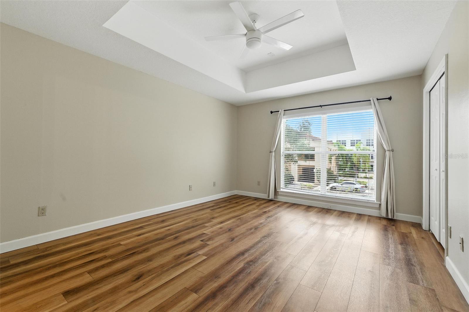 Image 18 of 26 For 212 Dakota Avenue E