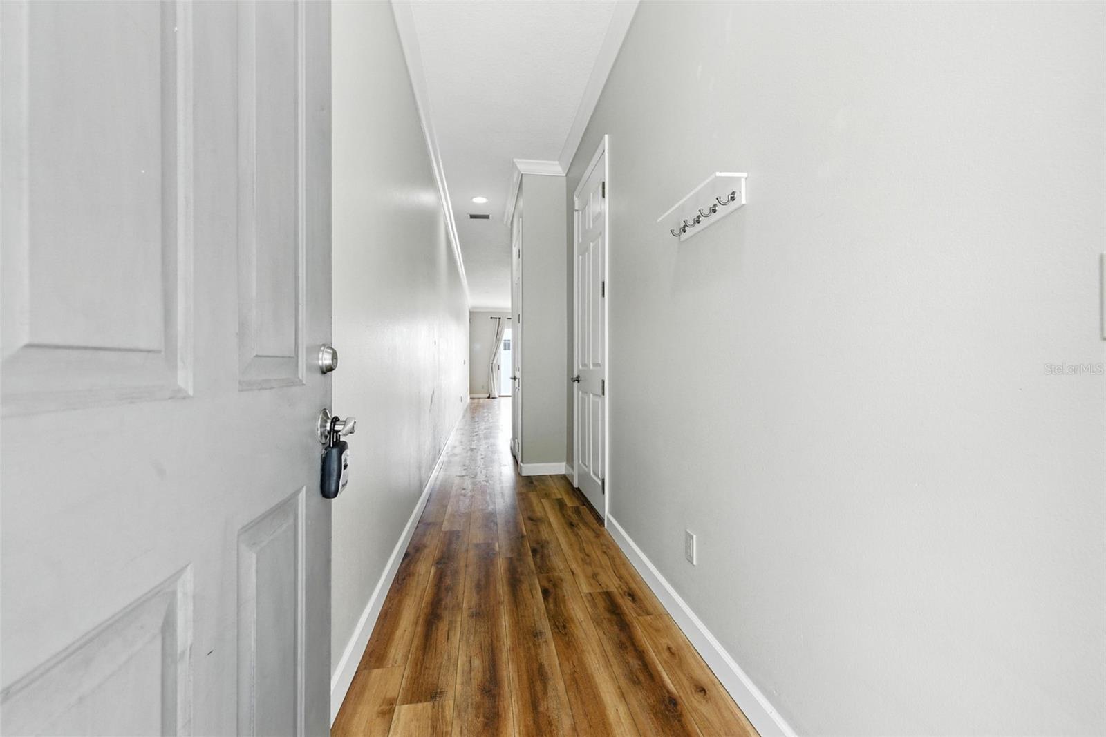 Image 3 of 26 For 212 Dakota Avenue E