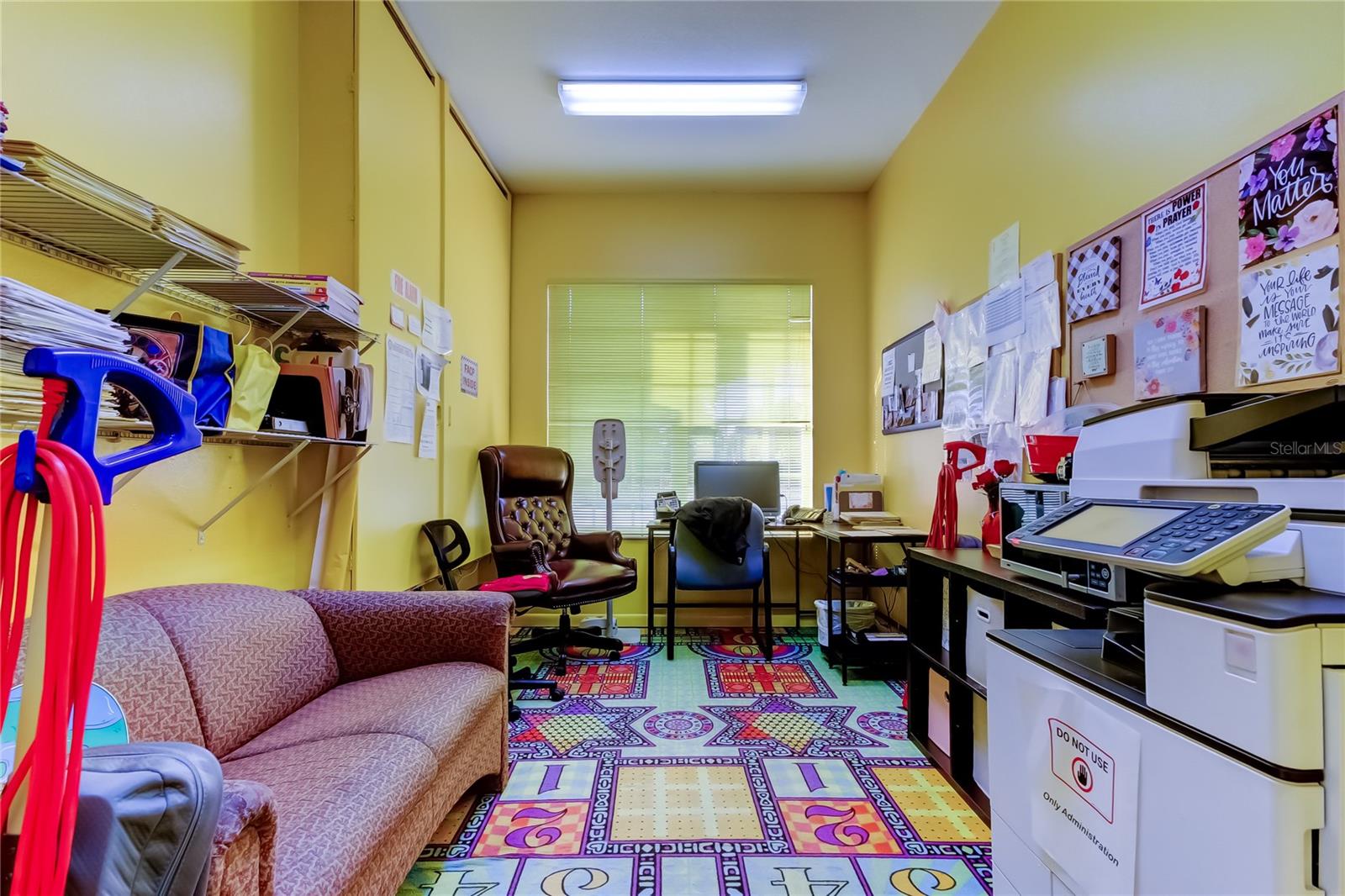 Listing photo id 12 for 8816 W Robson St