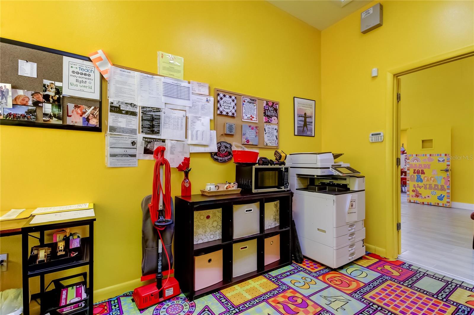 Listing photo id 13 for 8816 W Robson St