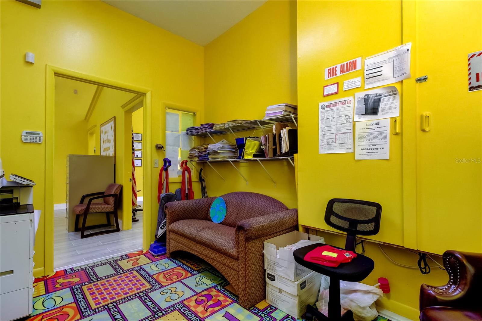 Listing photo id 14 for 8816 W Robson St