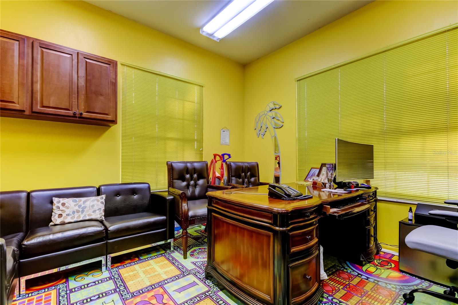 Listing photo id 16 for 8816 W Robson St