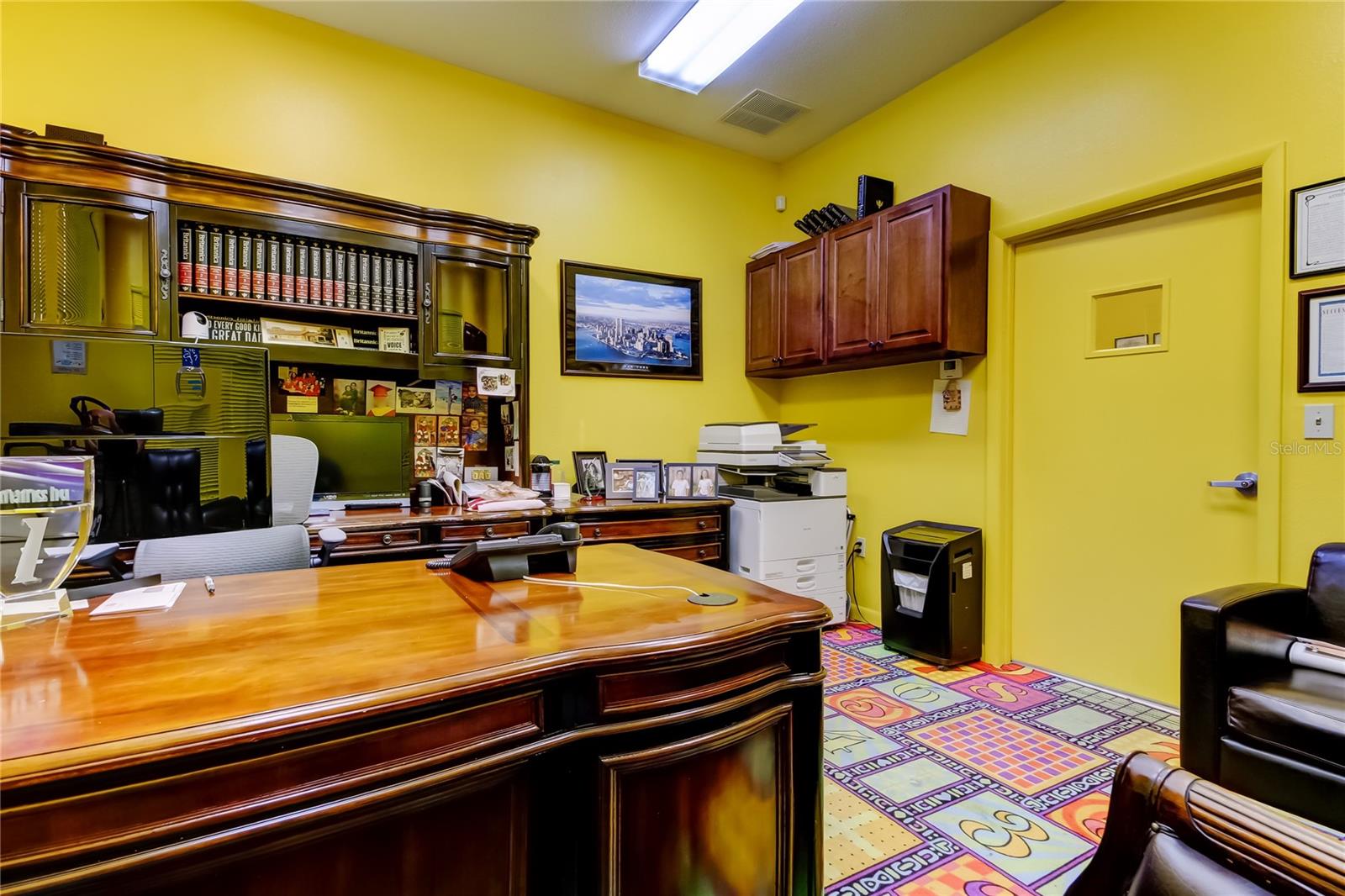 Listing photo id 17 for 8816 W Robson St