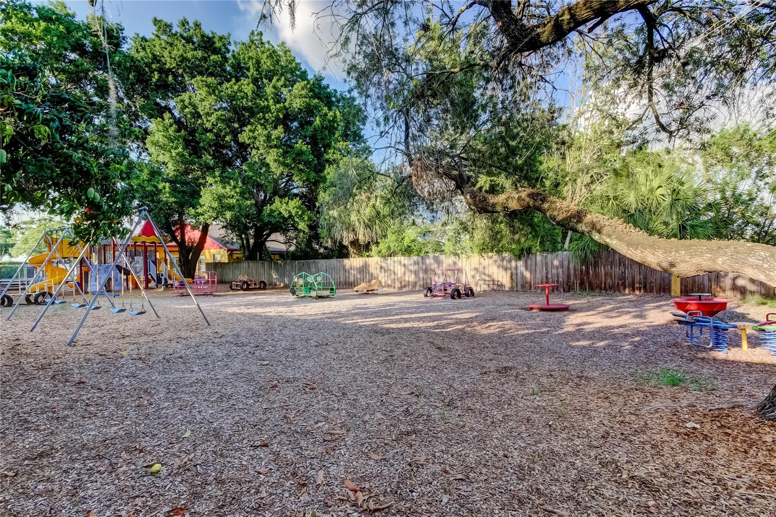 Listing photo id 21 for 8816 W Robson St