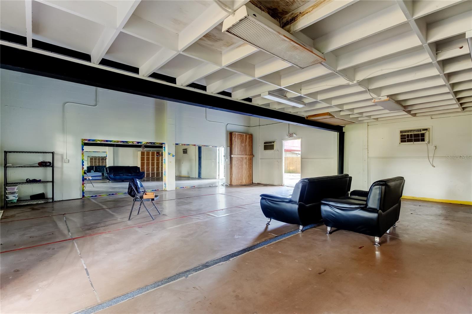 Listing photo id 26 for 8816 W Robson St