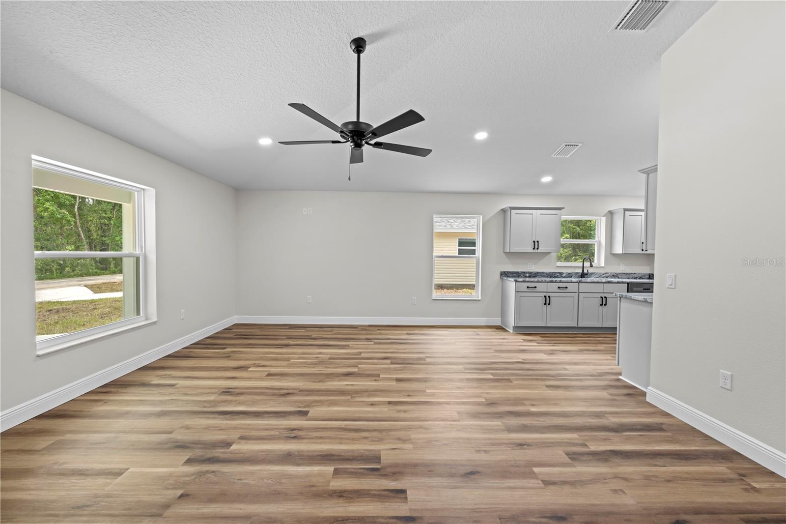 Image 5 of 31 For 19275 Wildwood Drive