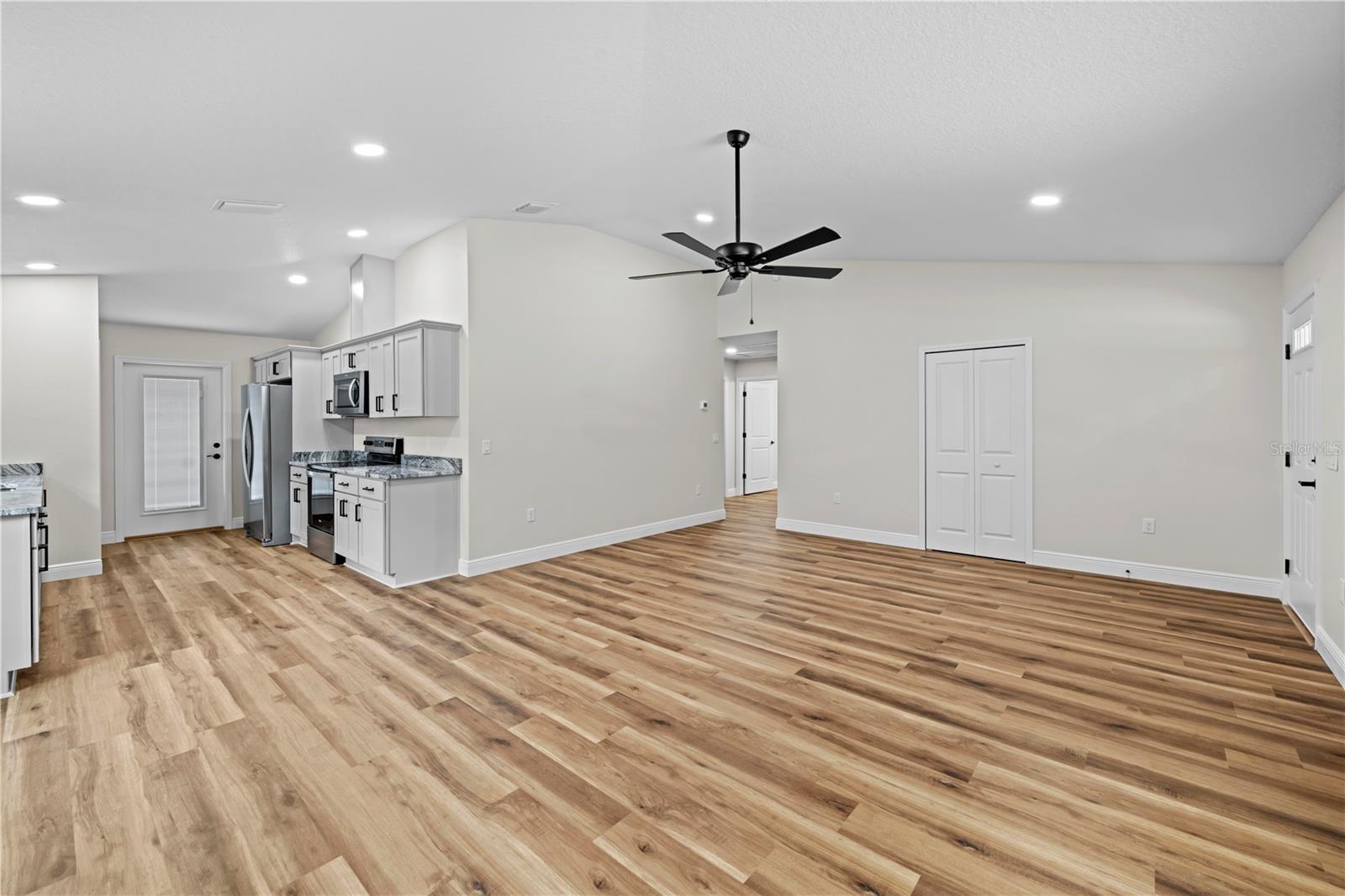 Image 7 of 31 For 19275 Wildwood Drive