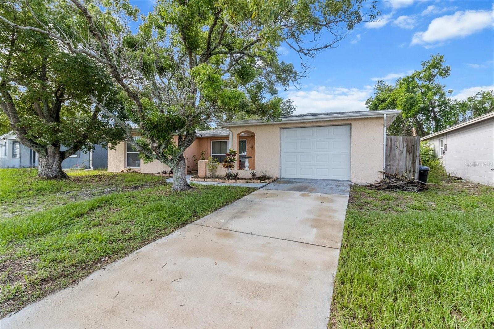 Image 4 of 43 For 7040 Fox Hollow Drive