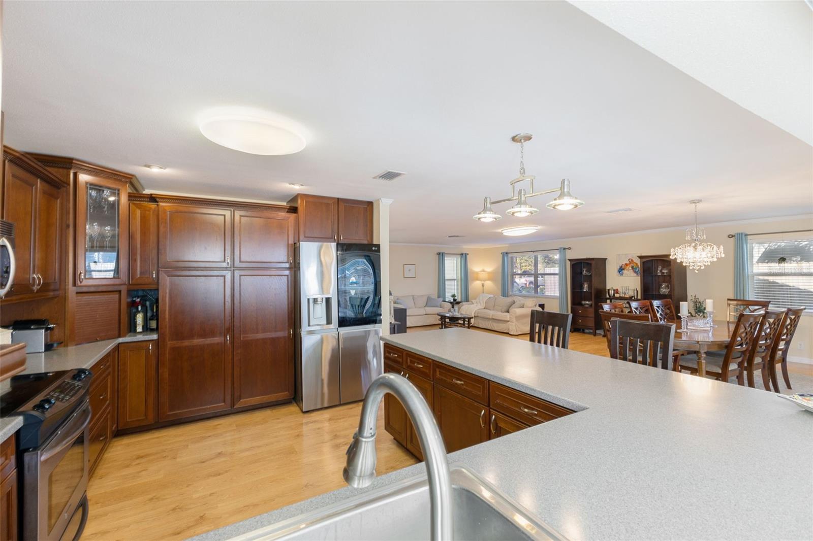 Image 11 of 51 For 218 Bay Hills Boulevard