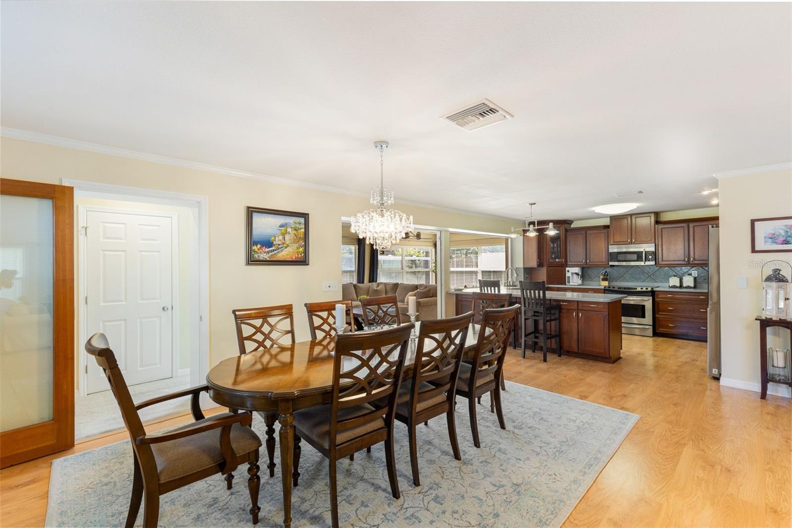 Image 17 of 51 For 218 Bay Hills Boulevard