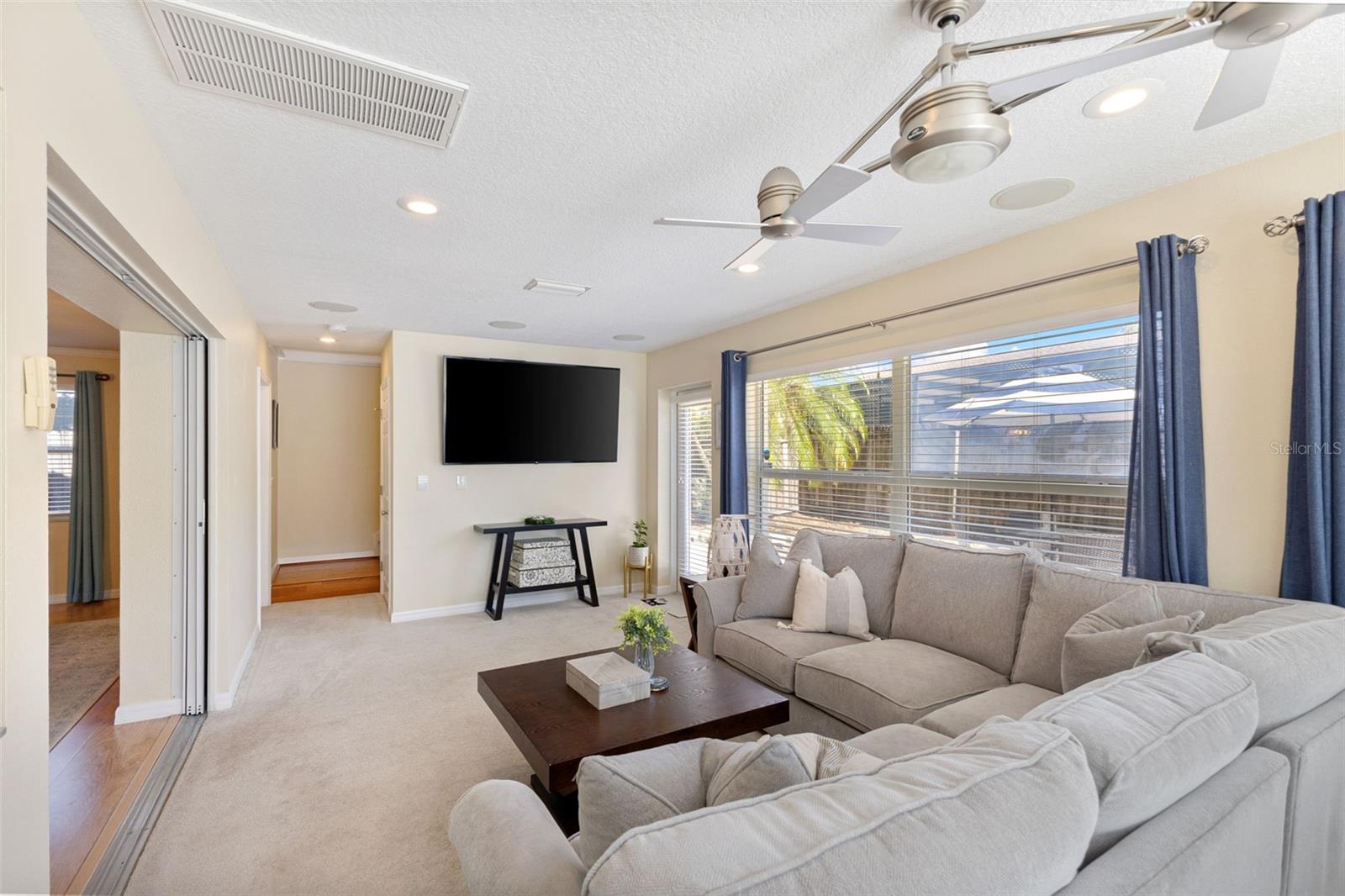 Image 23 of 51 For 218 Bay Hills Boulevard