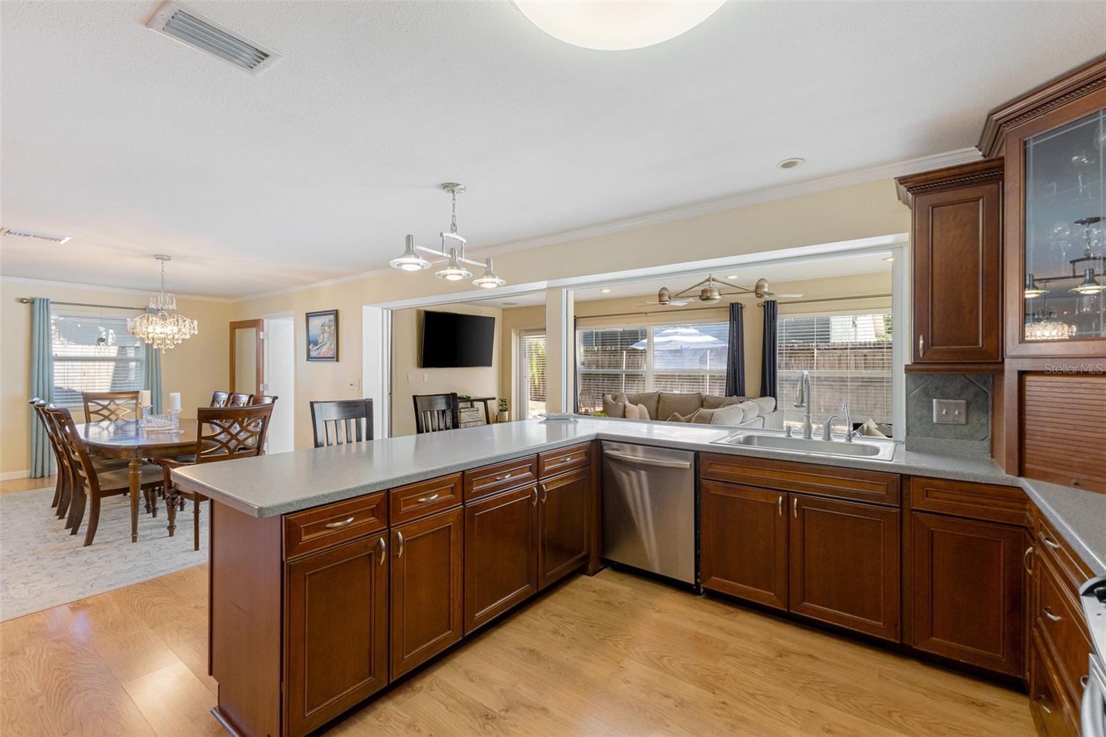 Image 3 of 51 For 218 Bay Hills Boulevard