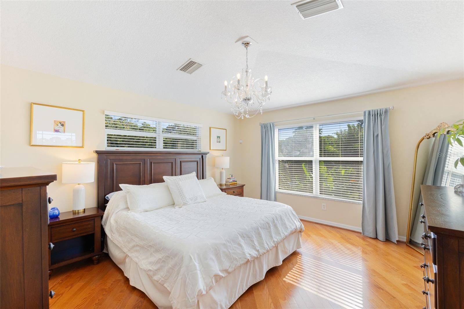 Image 34 of 51 For 218 Bay Hills Boulevard