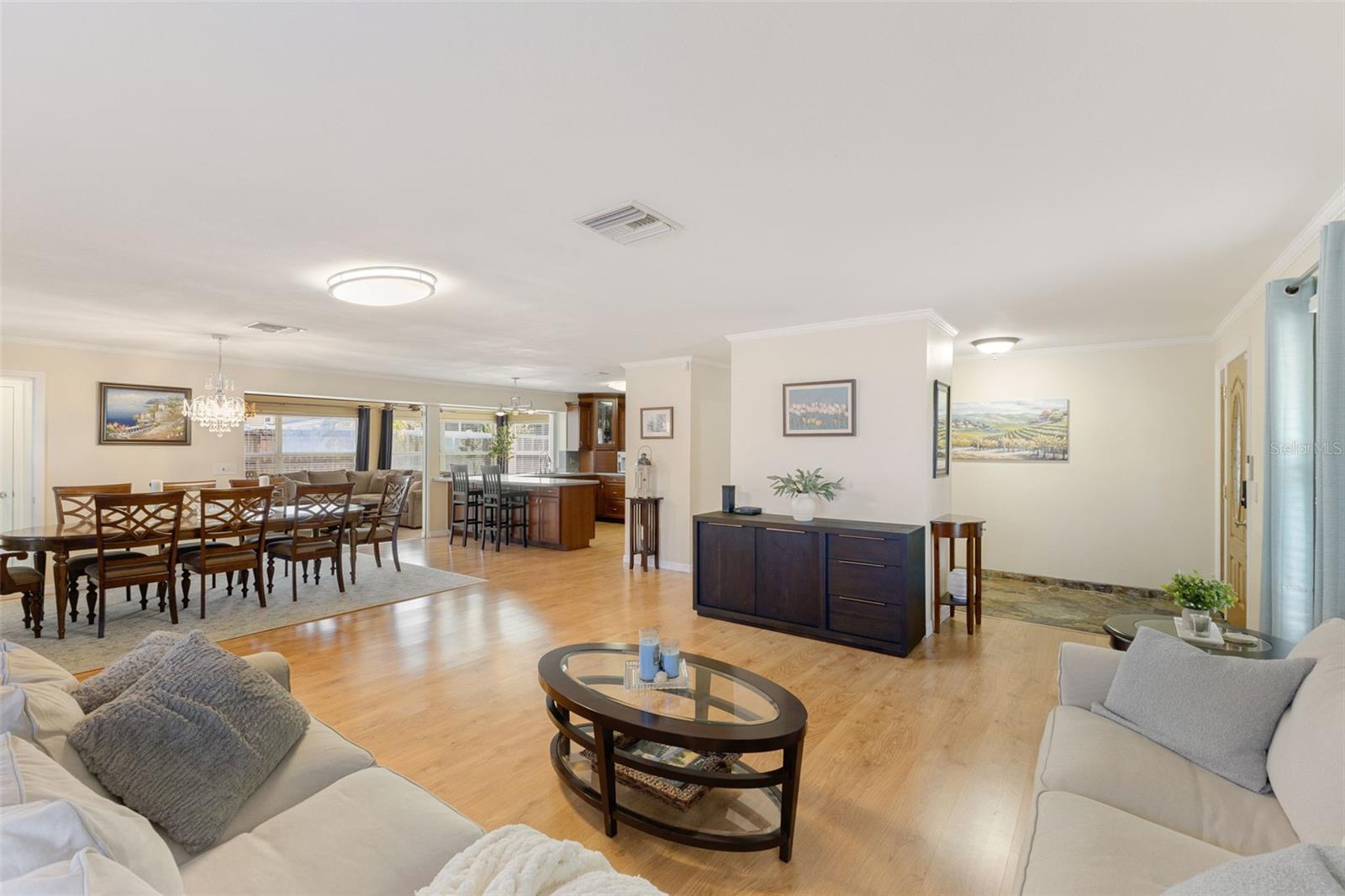 Image 5 of 51 For 218 Bay Hills Boulevard