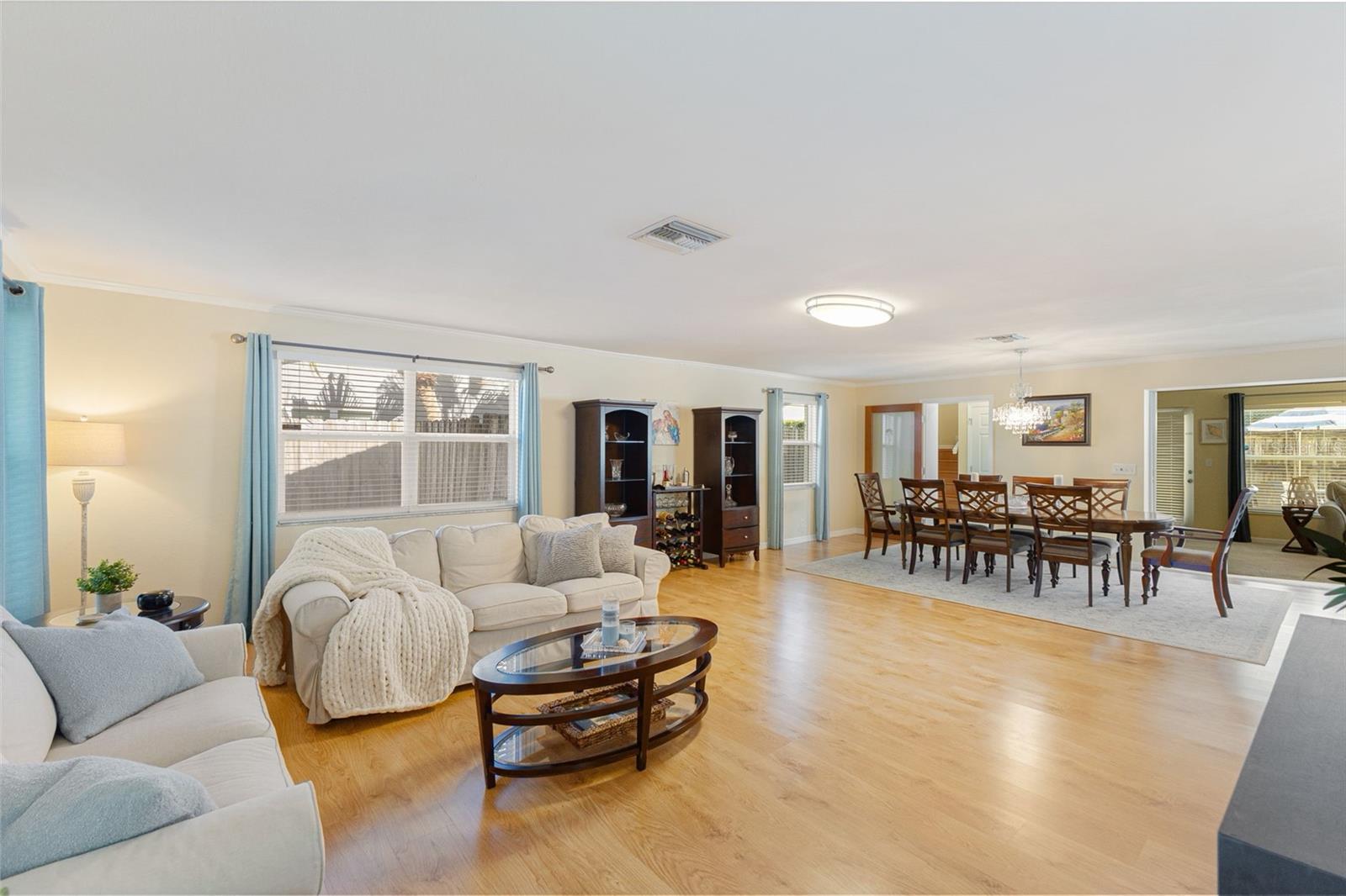 Image 7 of 51 For 218 Bay Hills Boulevard