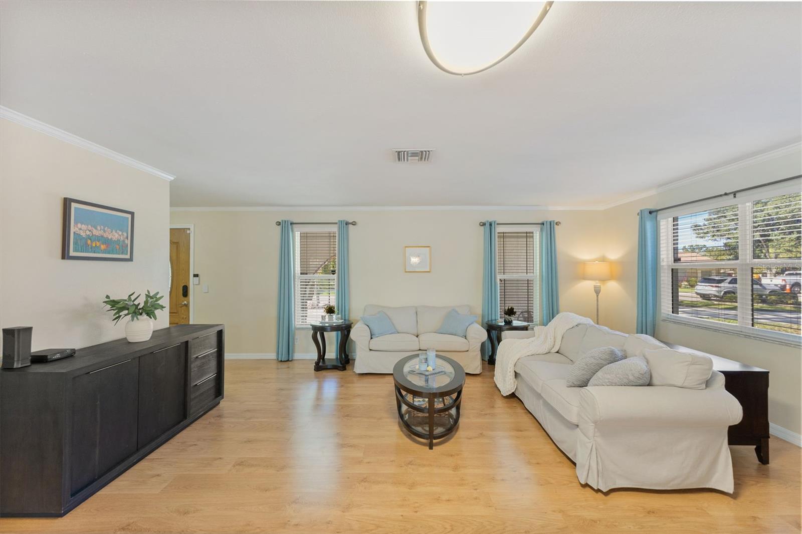 Image 8 of 51 For 218 Bay Hills Boulevard