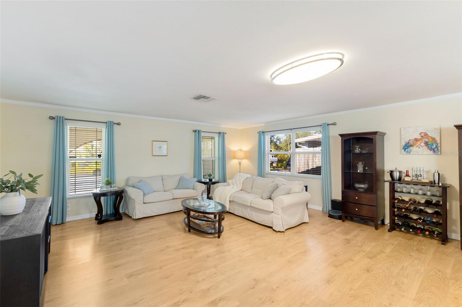 Image 9 of 51 For 218 Bay Hills Boulevard