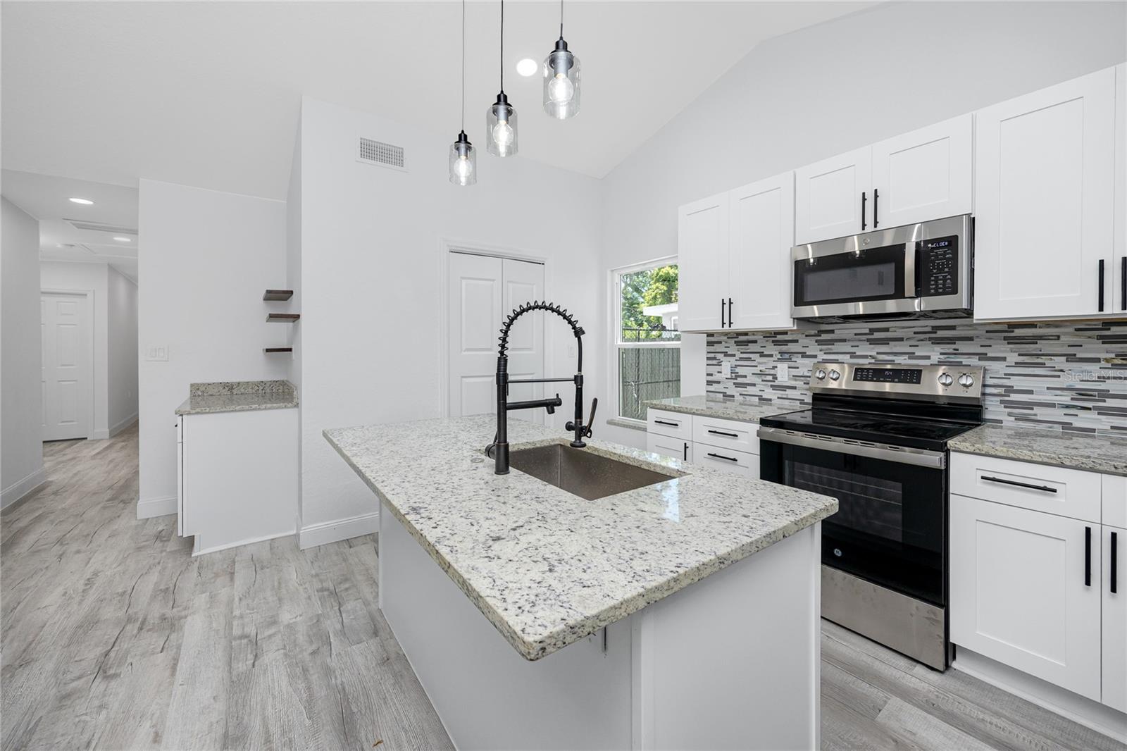 Image 11 of 45 For 2859 38th Avenue N