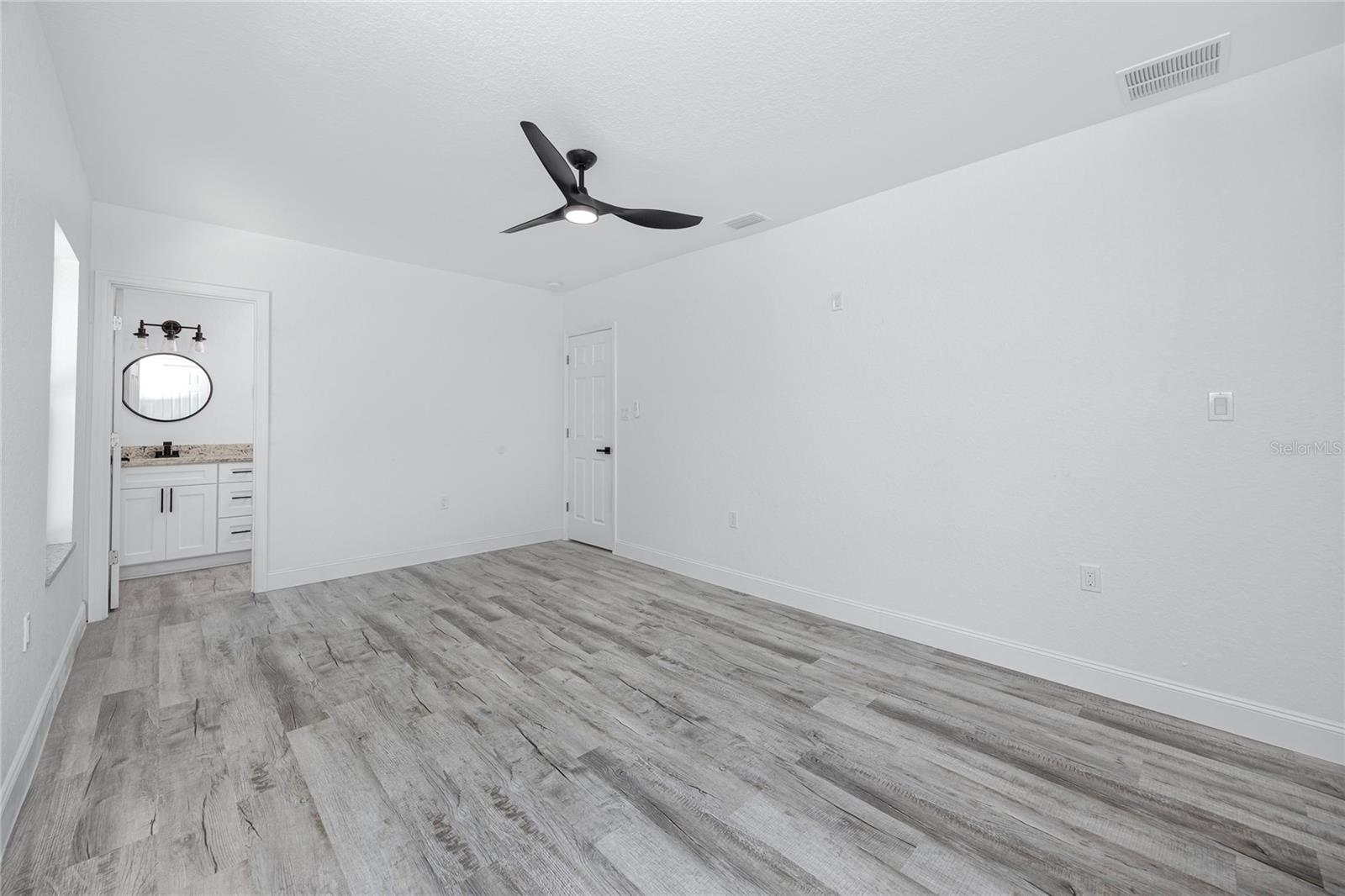 Image 19 of 45 For 2859 38th Avenue N