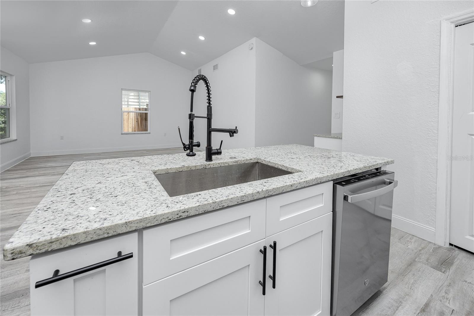 Image 4 of 45 For 2859 38th Avenue N