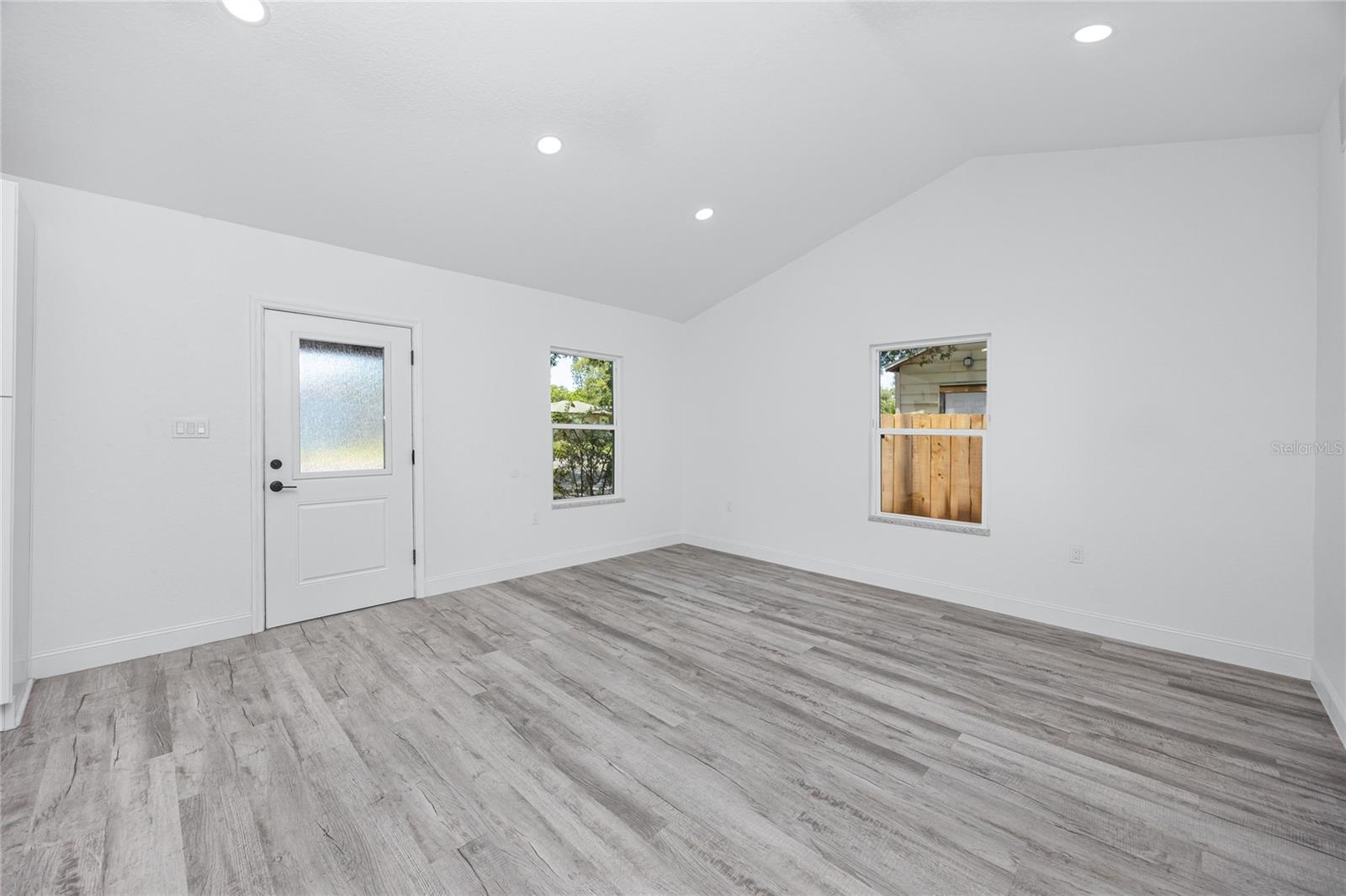 Image 8 of 45 For 2859 38th Avenue N