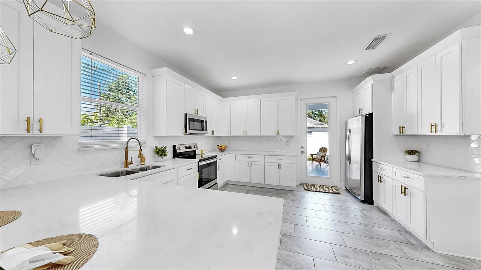 Image 13 of 66 For 2918 21st Street