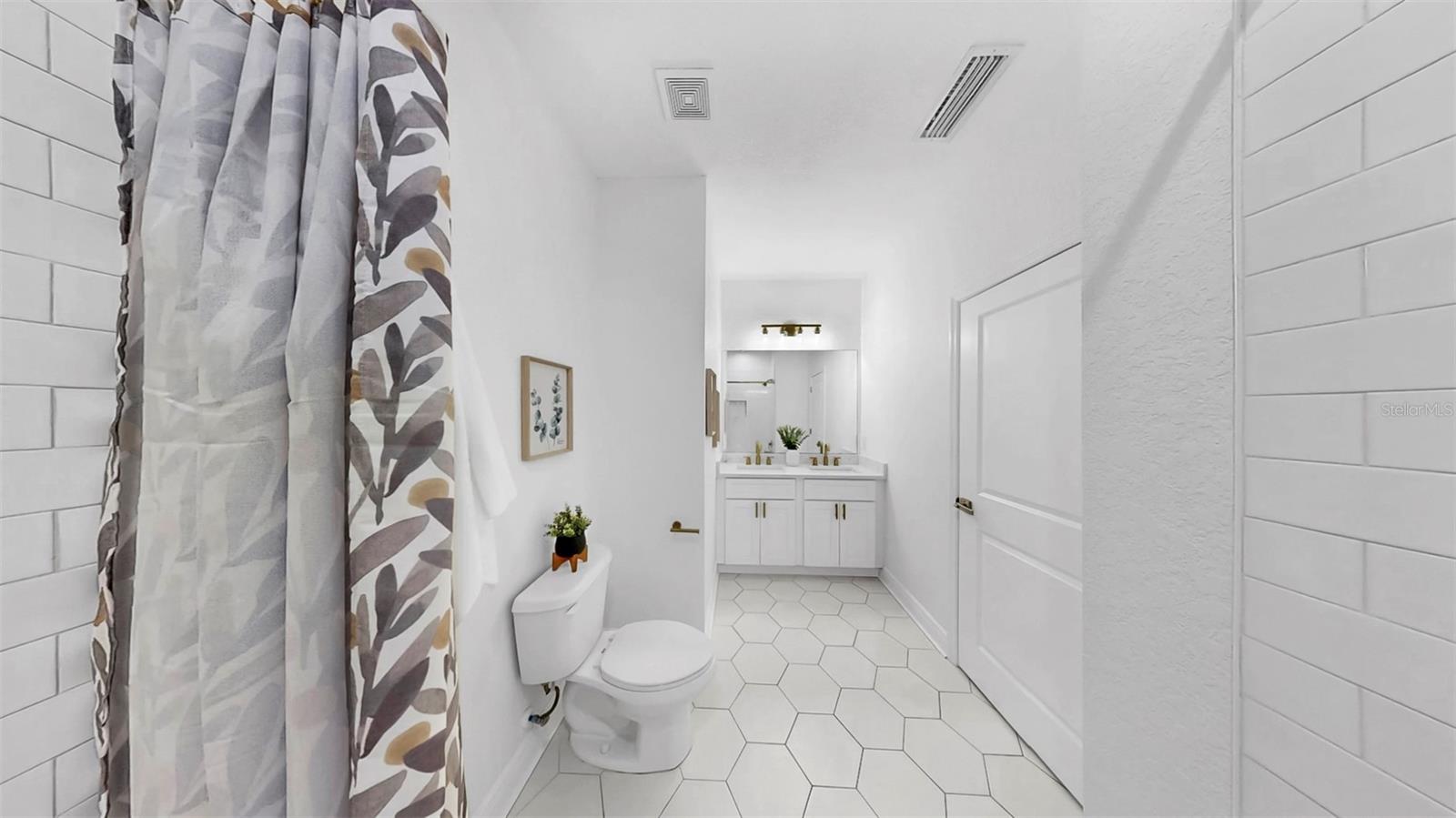 Image 32 of 66 For 2918 21st Street
