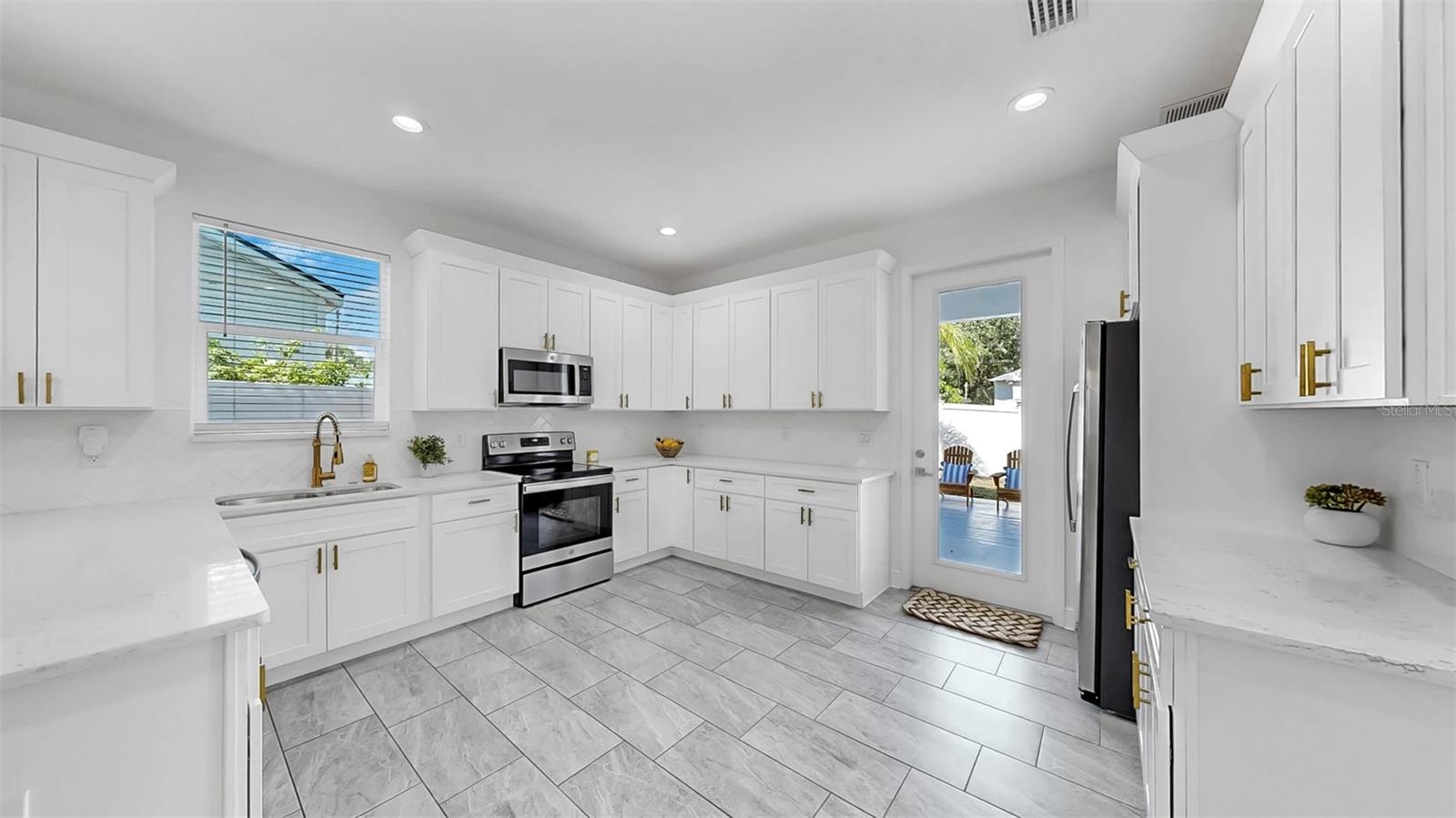 Image 38 of 66 For 2918 21st Street
