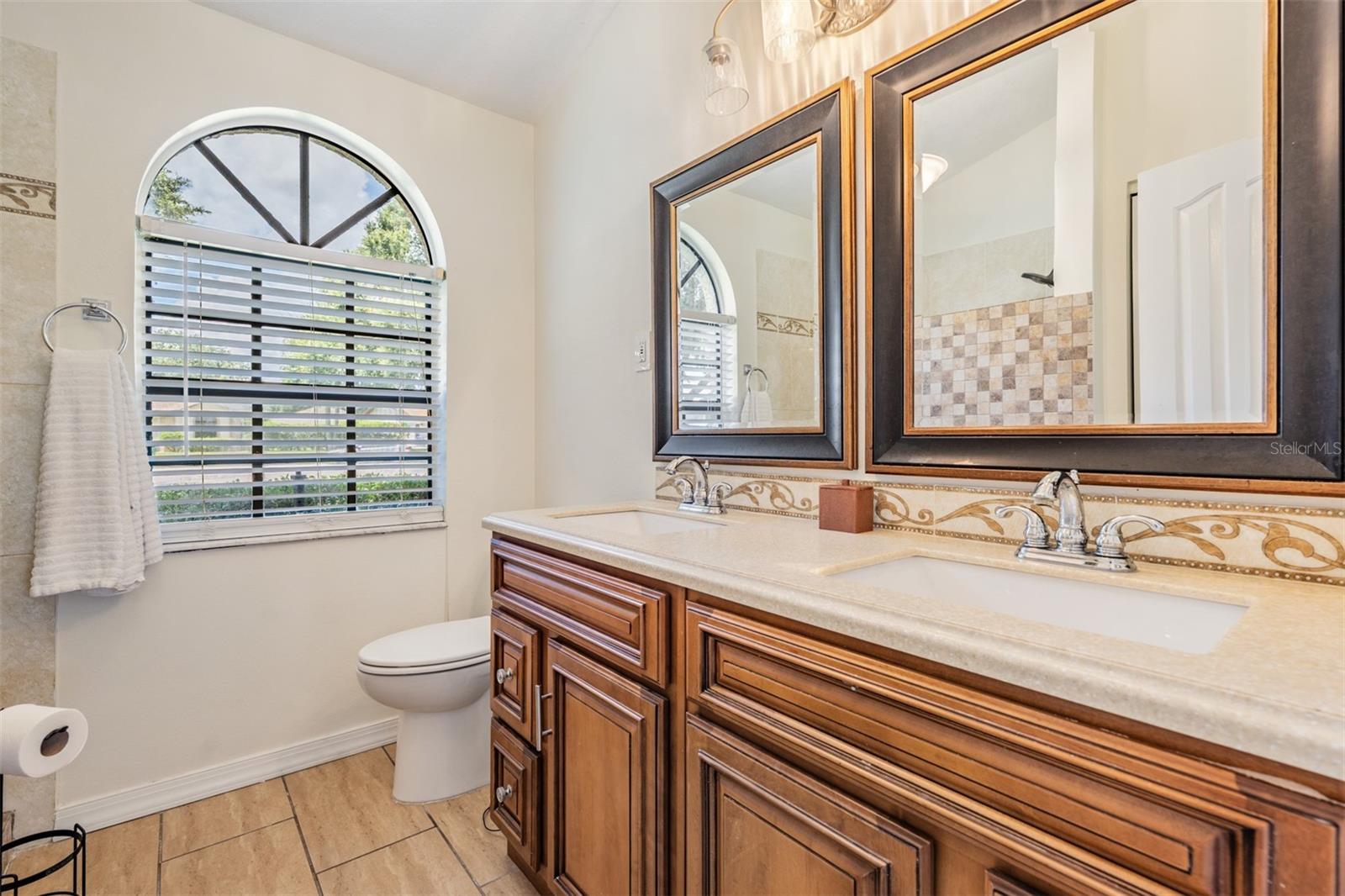 Image 13 of 59 For 37147 Foxrun Place