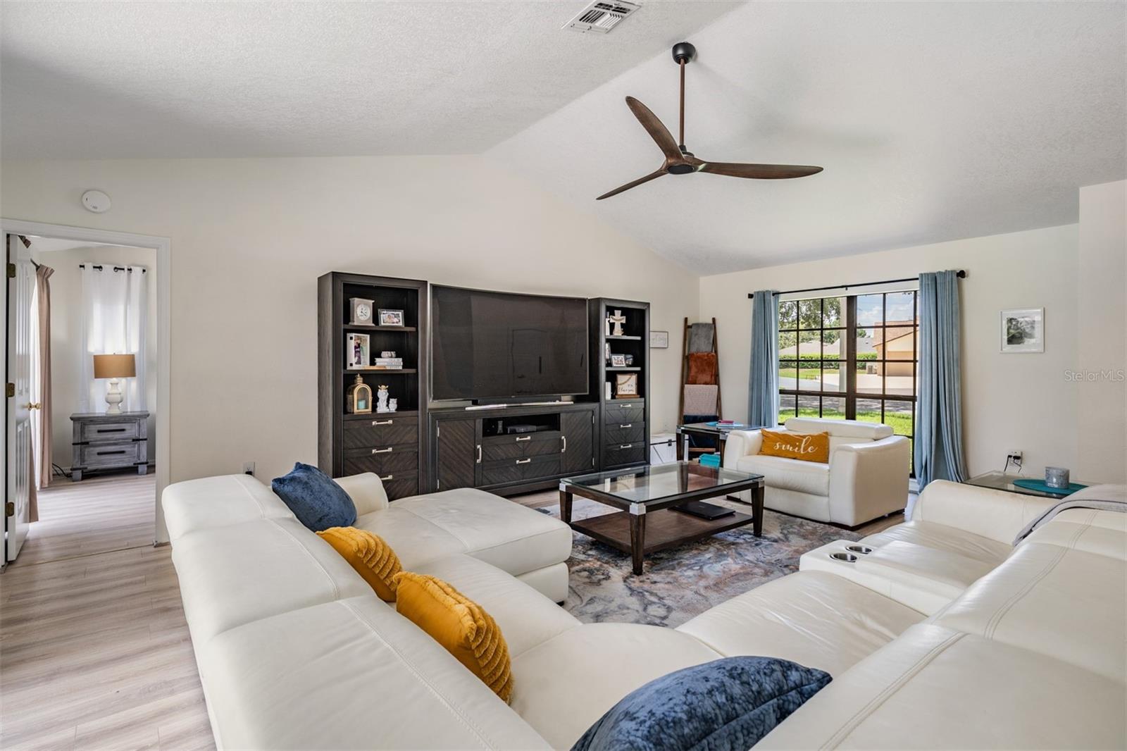 Image 17 of 59 For 37147 Foxrun Place