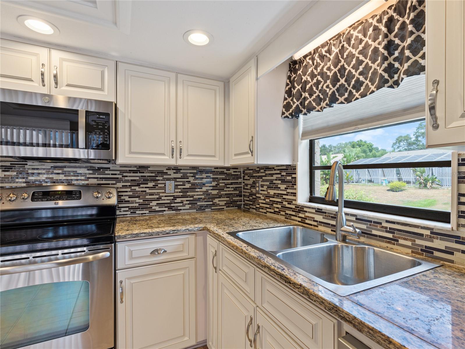 Image 28 of 59 For 37147 Foxrun Place