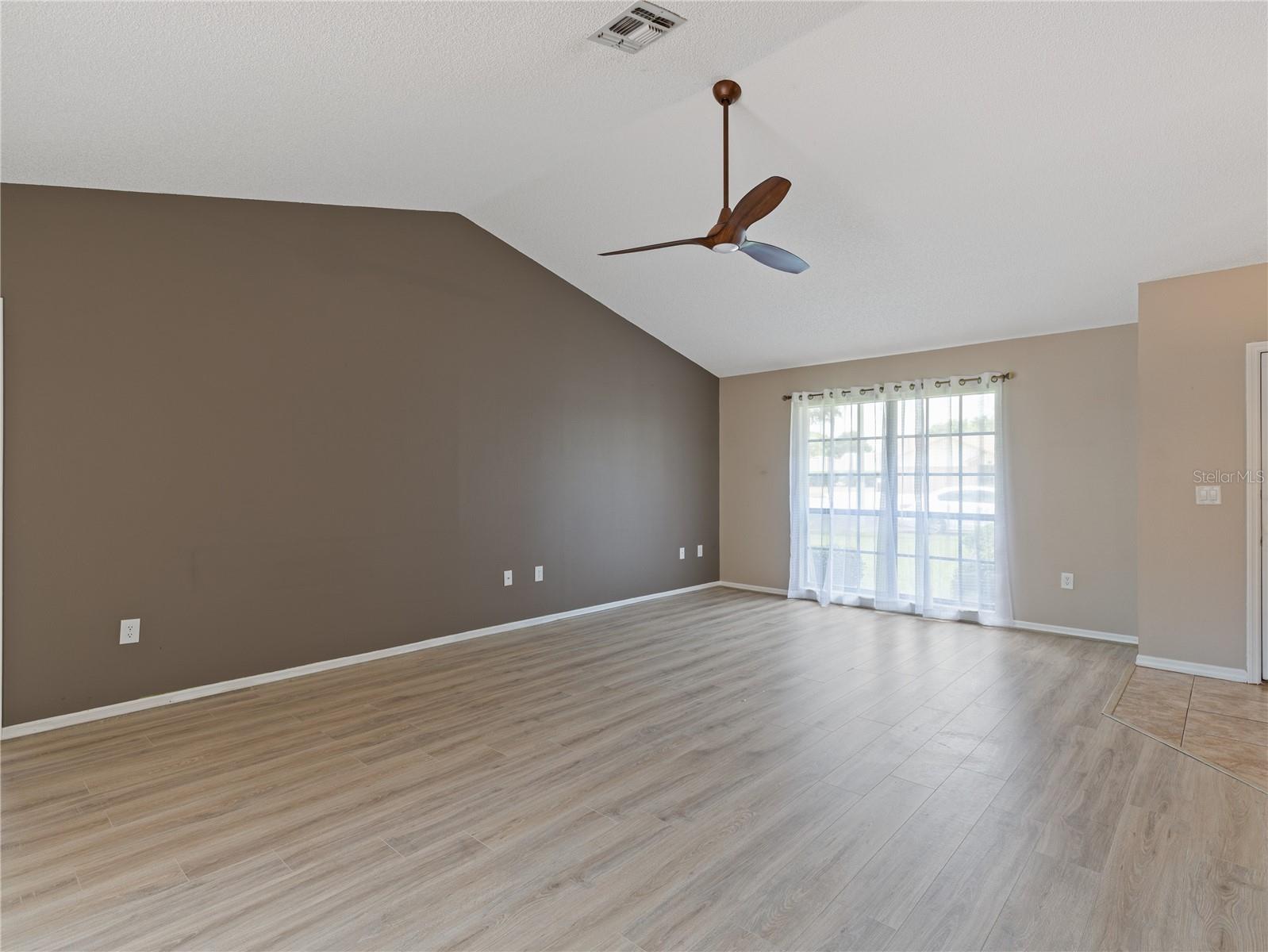 Image 38 of 59 For 37147 Foxrun Place
