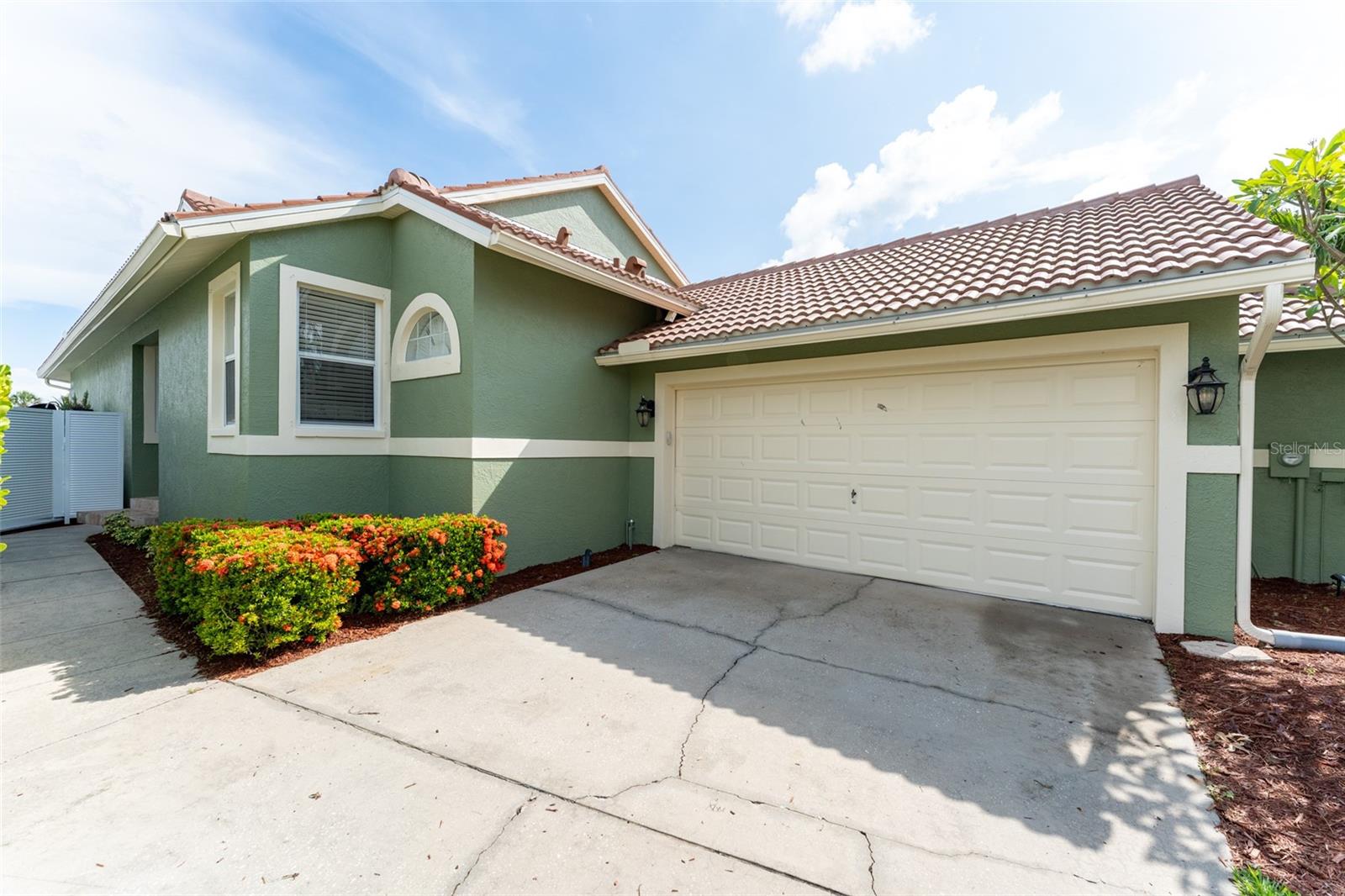 Listing photo id 8 for 835 Symphony Isles Boulevard