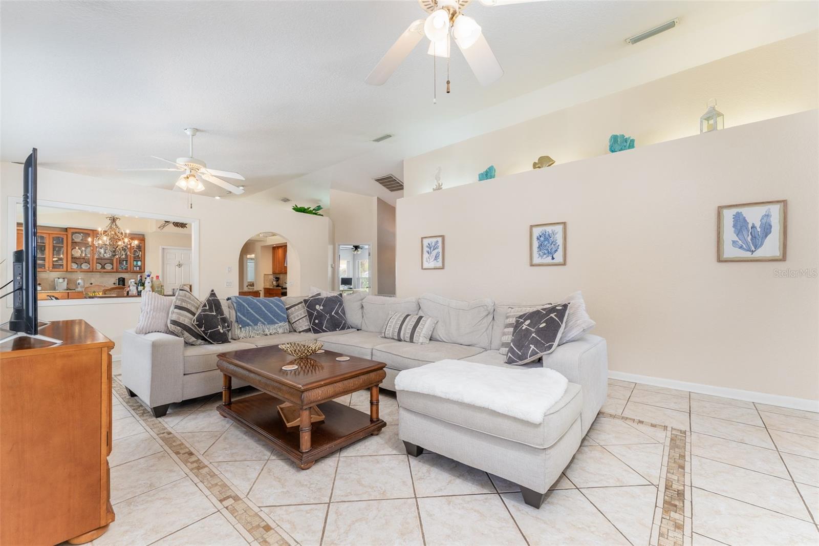 Listing photo id 11 for 835 Symphony Isles Boulevard