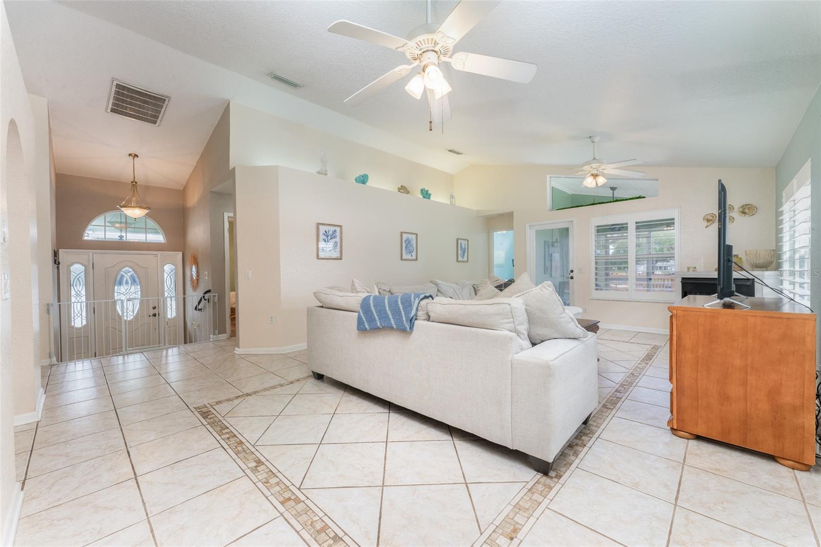 Listing photo id 13 for 835 Symphony Isles Boulevard