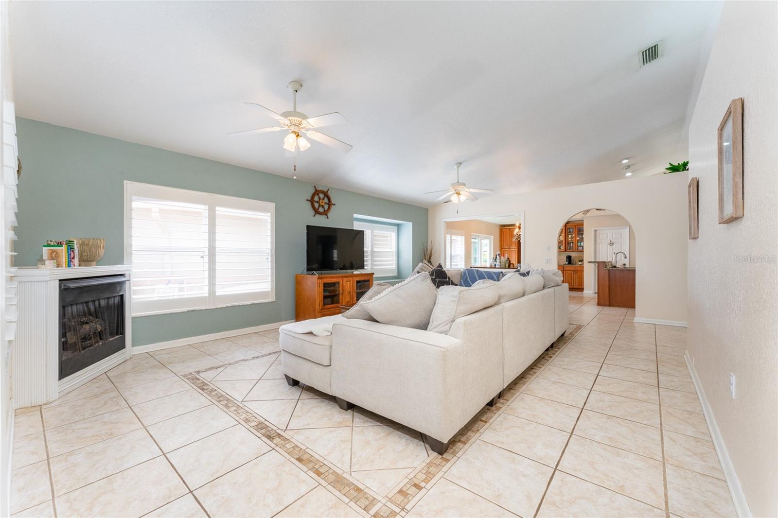 Listing photo id 14 for 835 Symphony Isles Boulevard