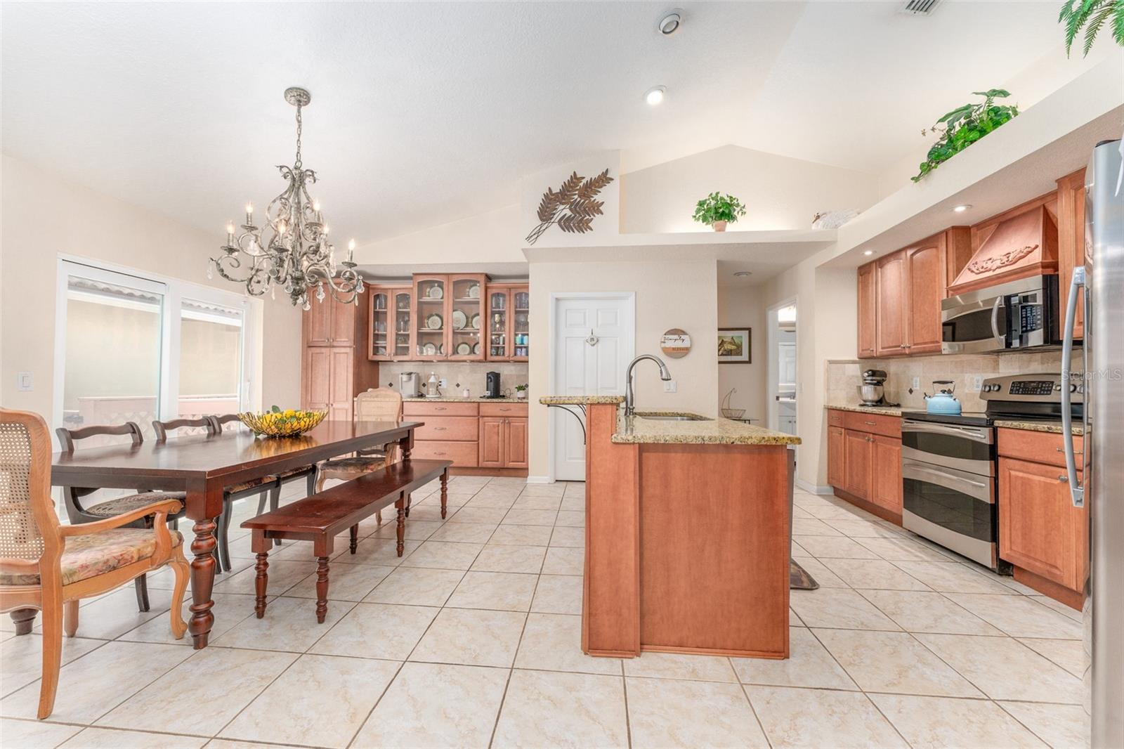 Listing photo id 15 for 835 Symphony Isles Boulevard
