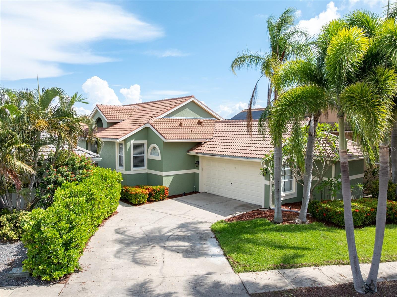 Listing photo id 0 for 835 Symphony Isles Boulevard