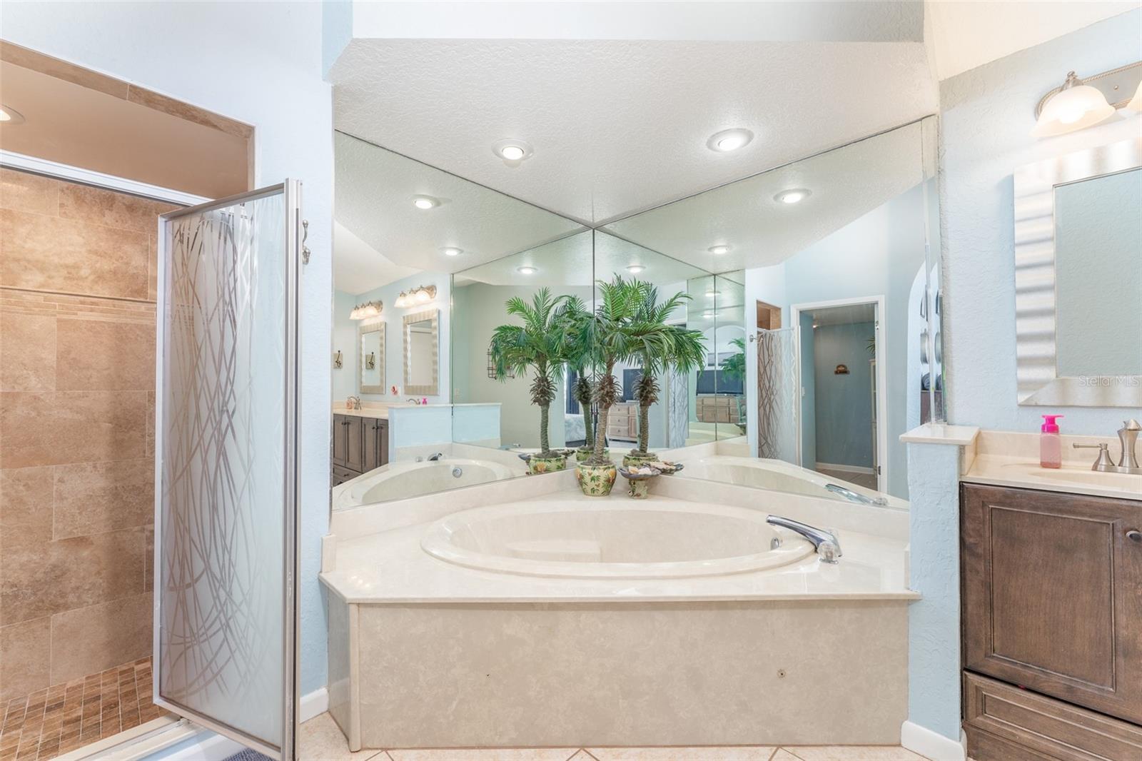 Listing photo id 24 for 835 Symphony Isles Boulevard