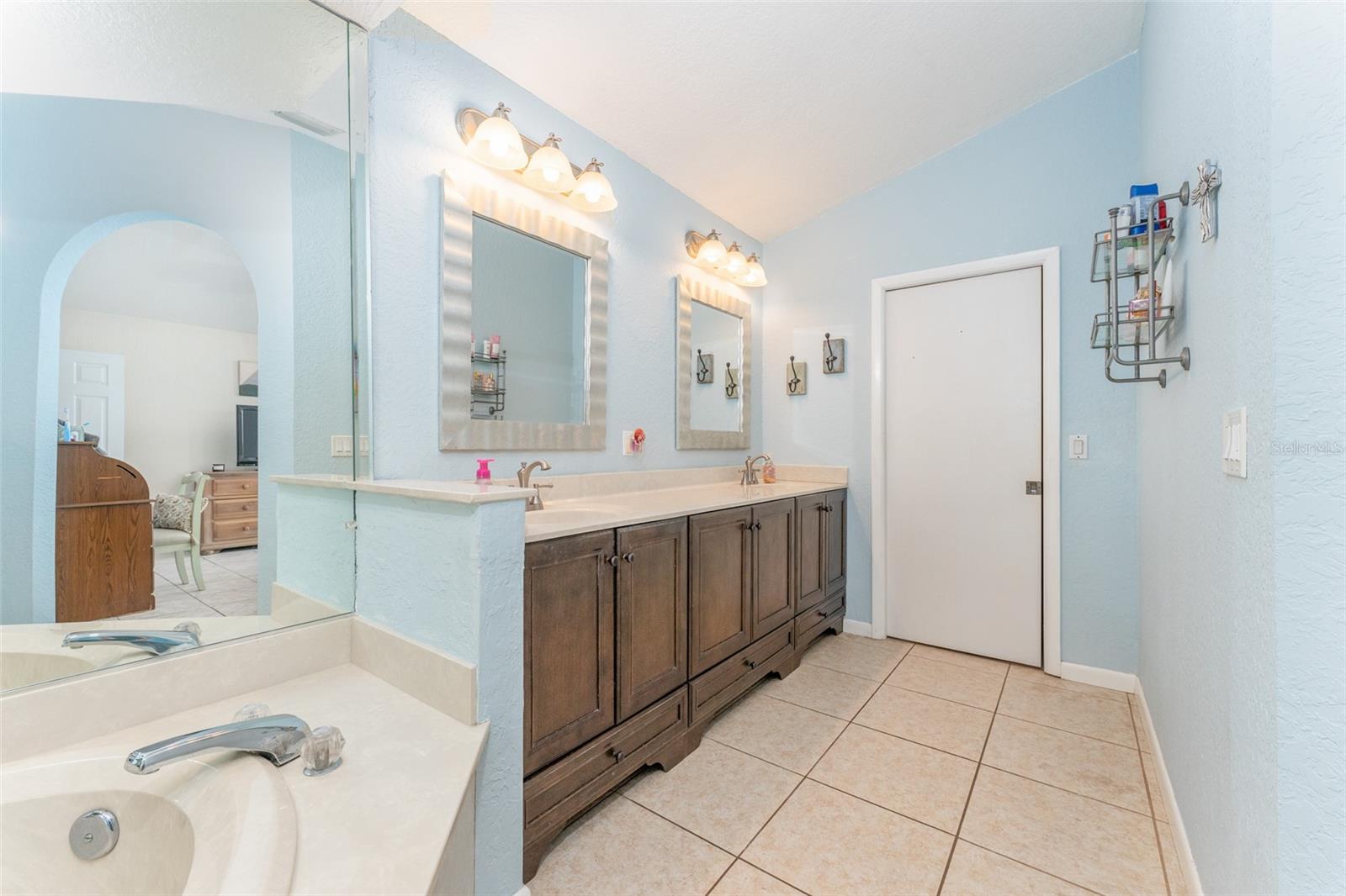 Listing photo id 26 for 835 Symphony Isles Boulevard
