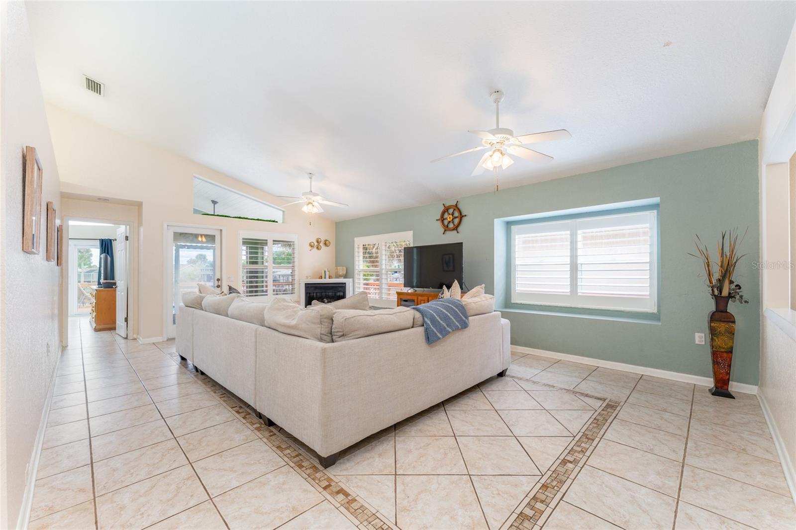 Listing photo id 2 for 835 Symphony Isles Boulevard